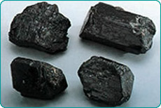 トルマリン鉱石：プラス極とマイナス極の２つの電極を持つ特殊な鉱石